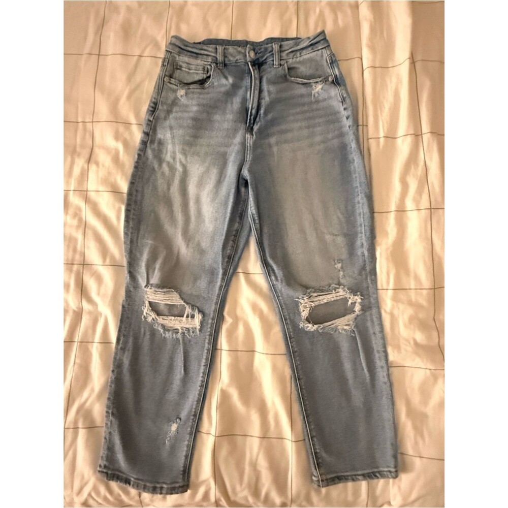 American Eagle Outfitters Light Blue Ripped Curvy Mom Jeans. Size 8